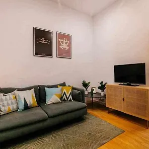 https://cozy-apartament.topbarcelonahotels.com