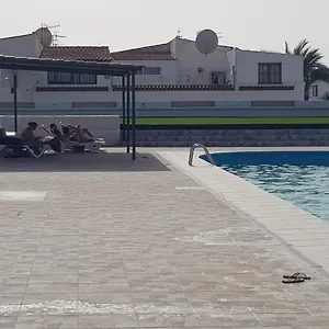 Junto A La Piscina Apartamento